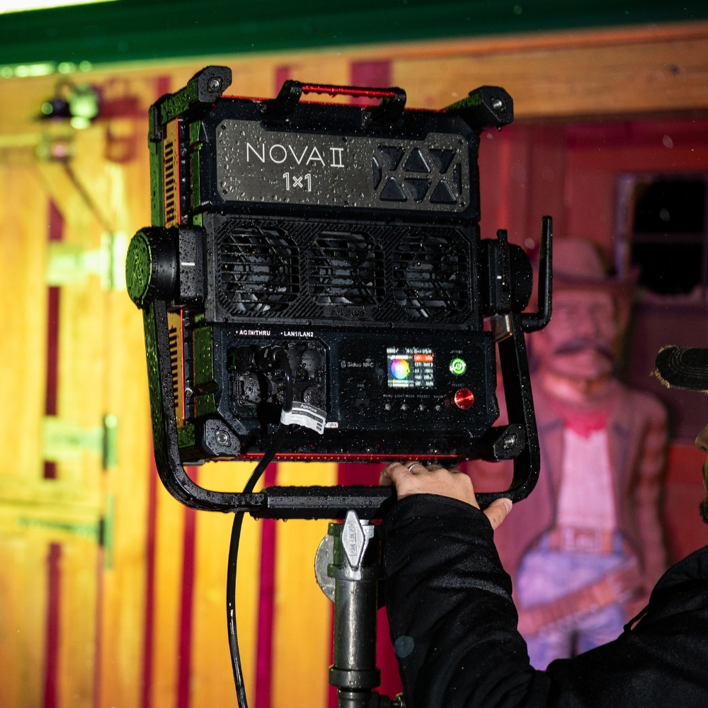 Aputure Nova II 1x1 Hard Rolling Case Kit  8