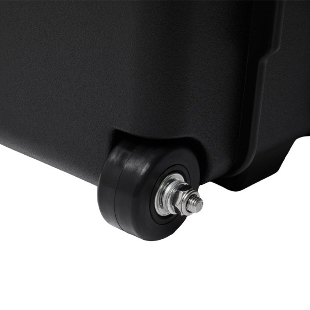 Aputure NOVA II 1x1 Rolling Hard Case 4