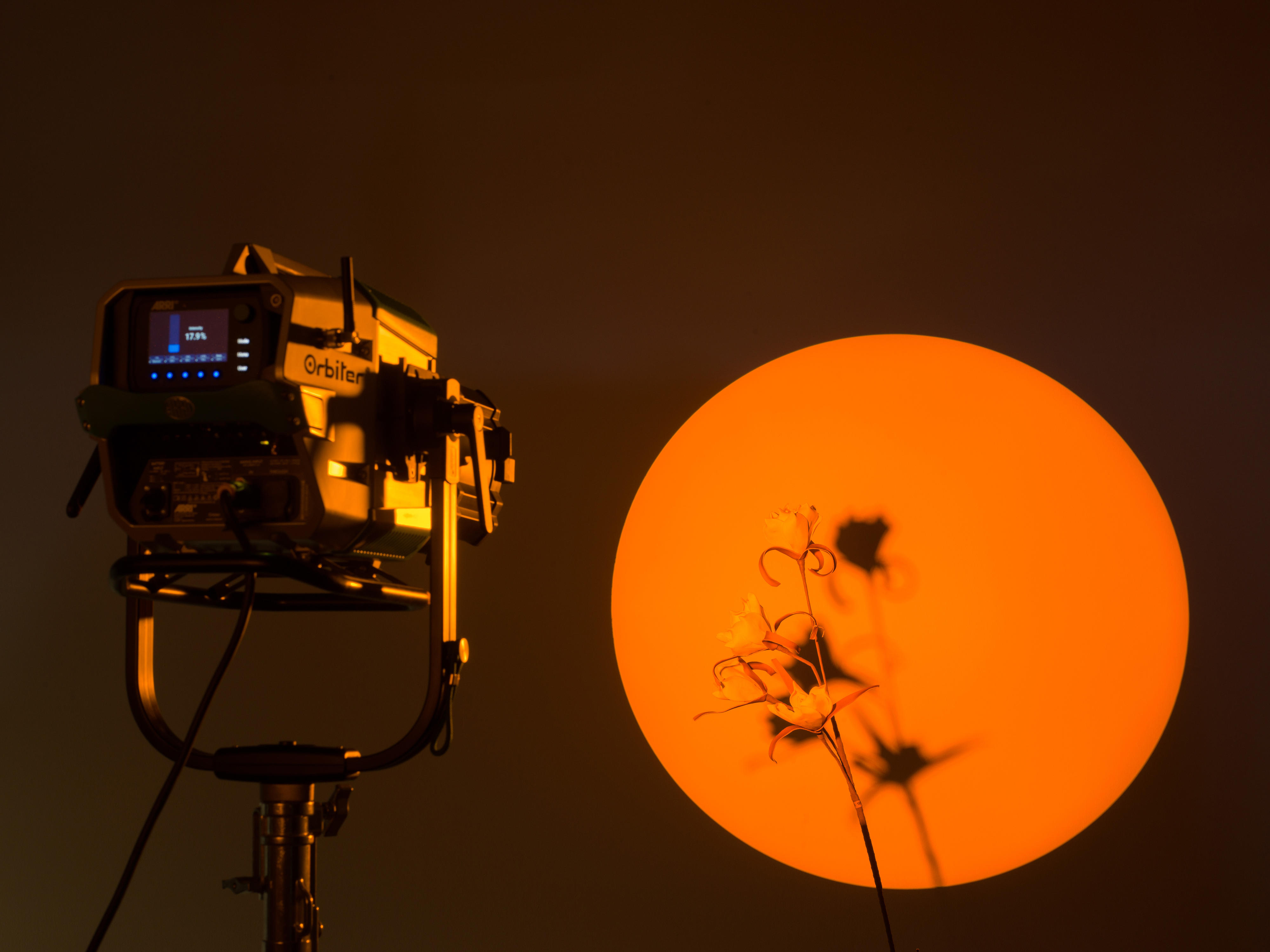 ARRI Orbiter Multifunktionaler LED Scheinwerfer 3
