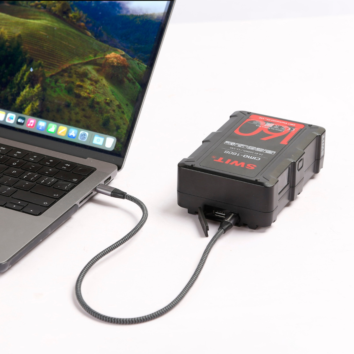SWIT CIMO-160S 160Wh USB-C OLED info Cine V-mount Battery