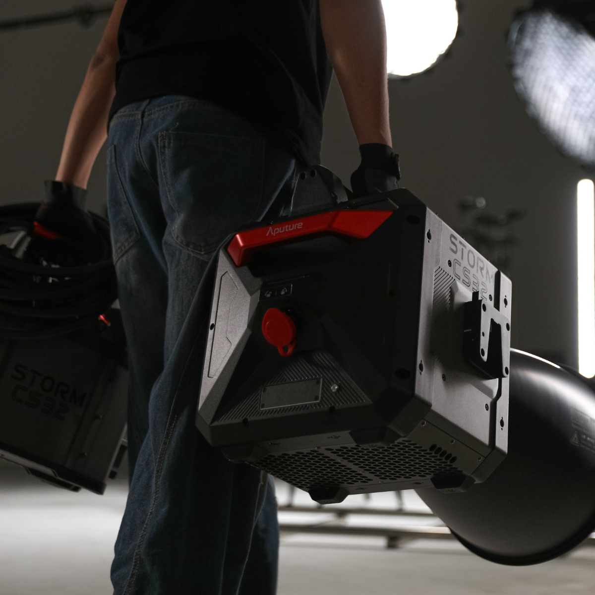 Aputure Storm CS32  3